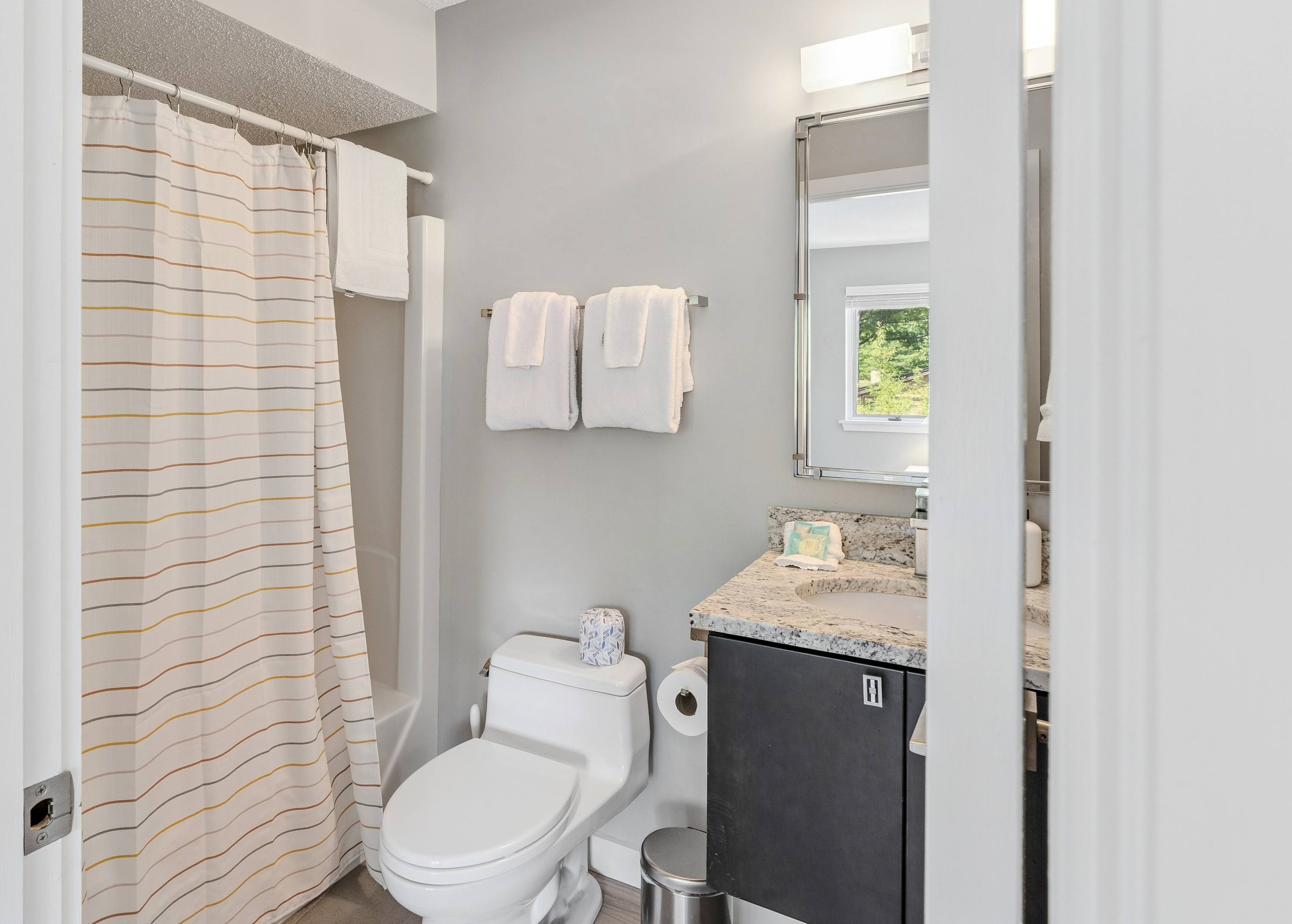 Patio Condo Overlooking Highland Golf, Coach Road