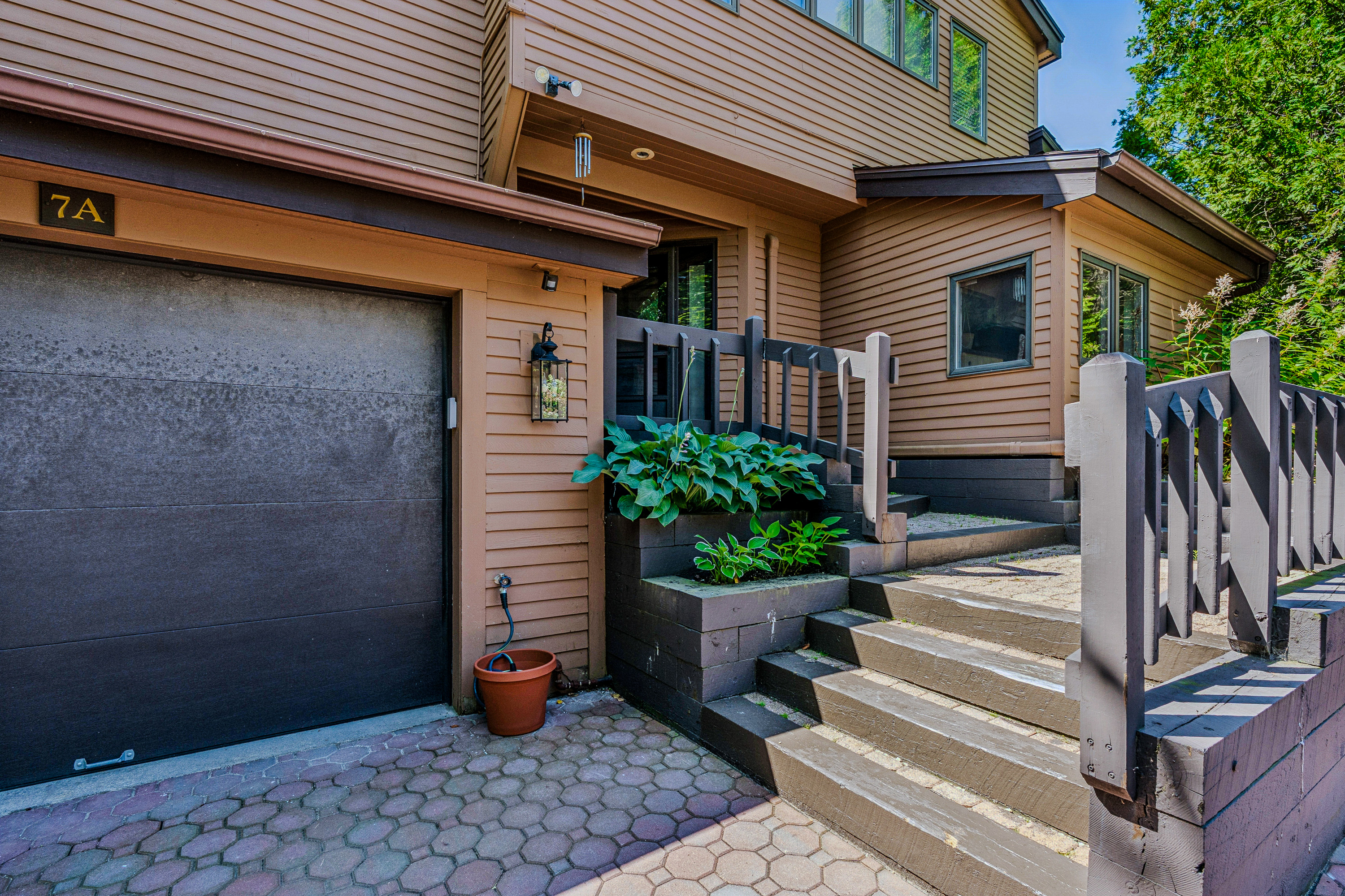 Patio Condo Overlooking Highland Golf, Coach Road