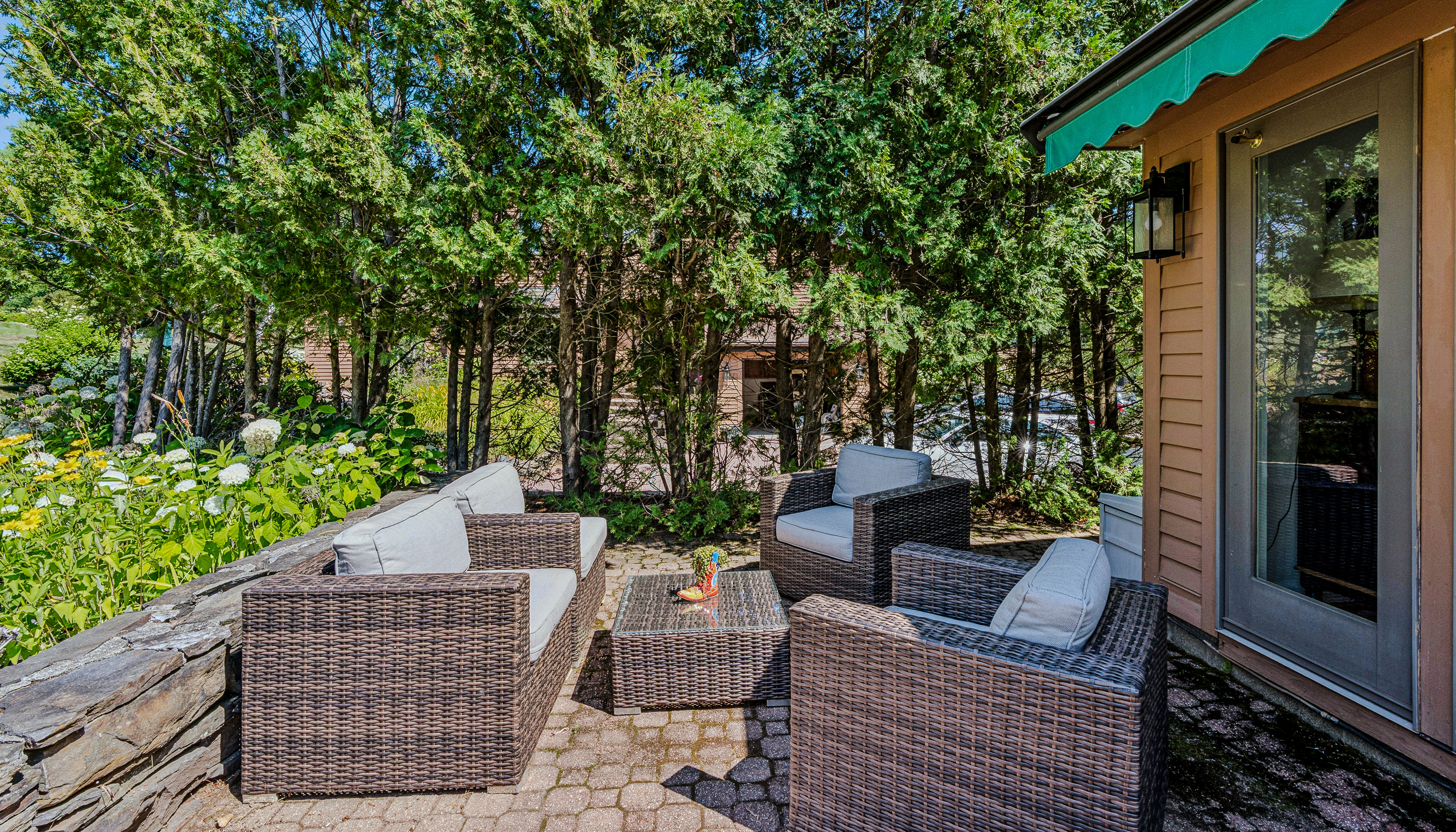 Patio Condo Overlooking Highland Golf, Coach Road