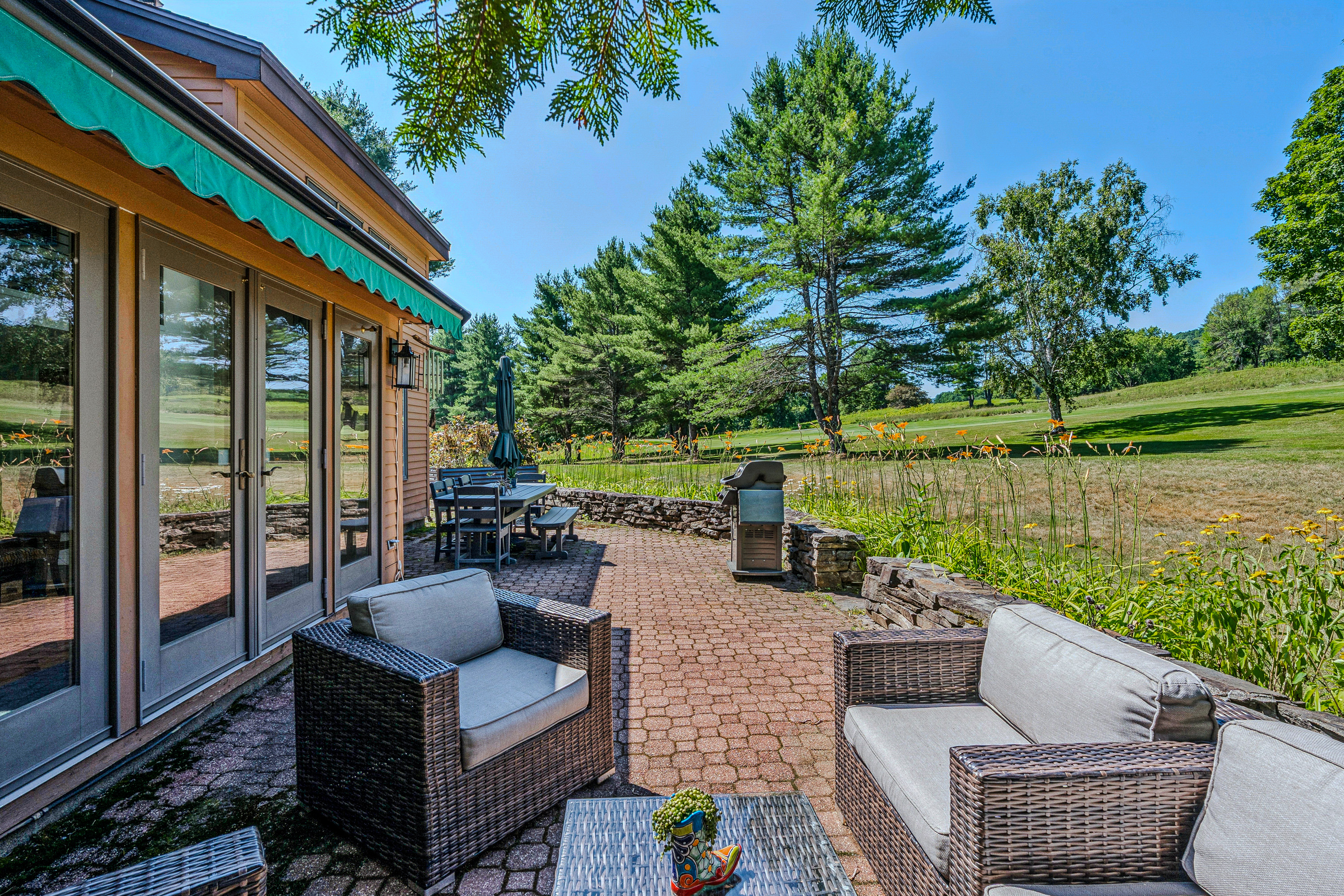Patio Condo Overlooking Highland Golf, Coach Road