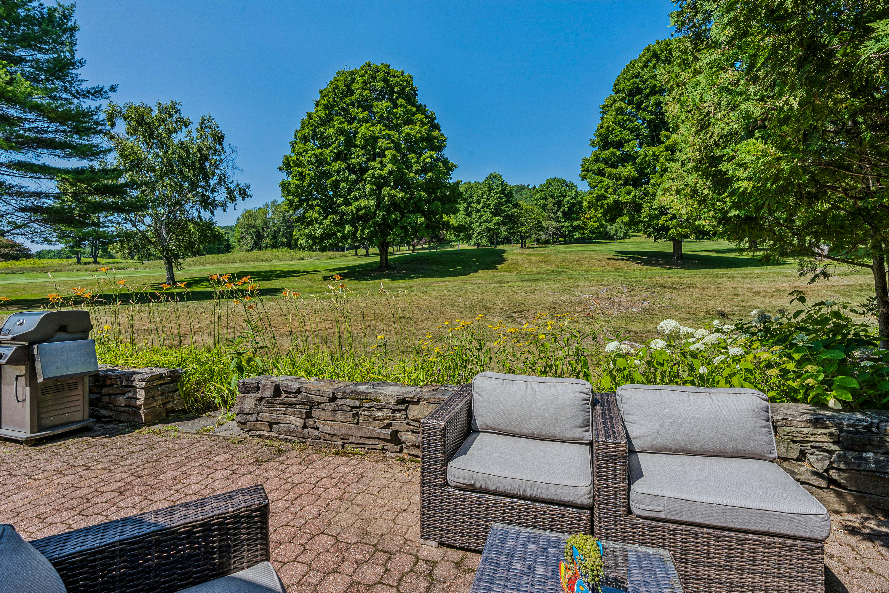 Patio Condo Overlooking Highland Golf, Coach Road