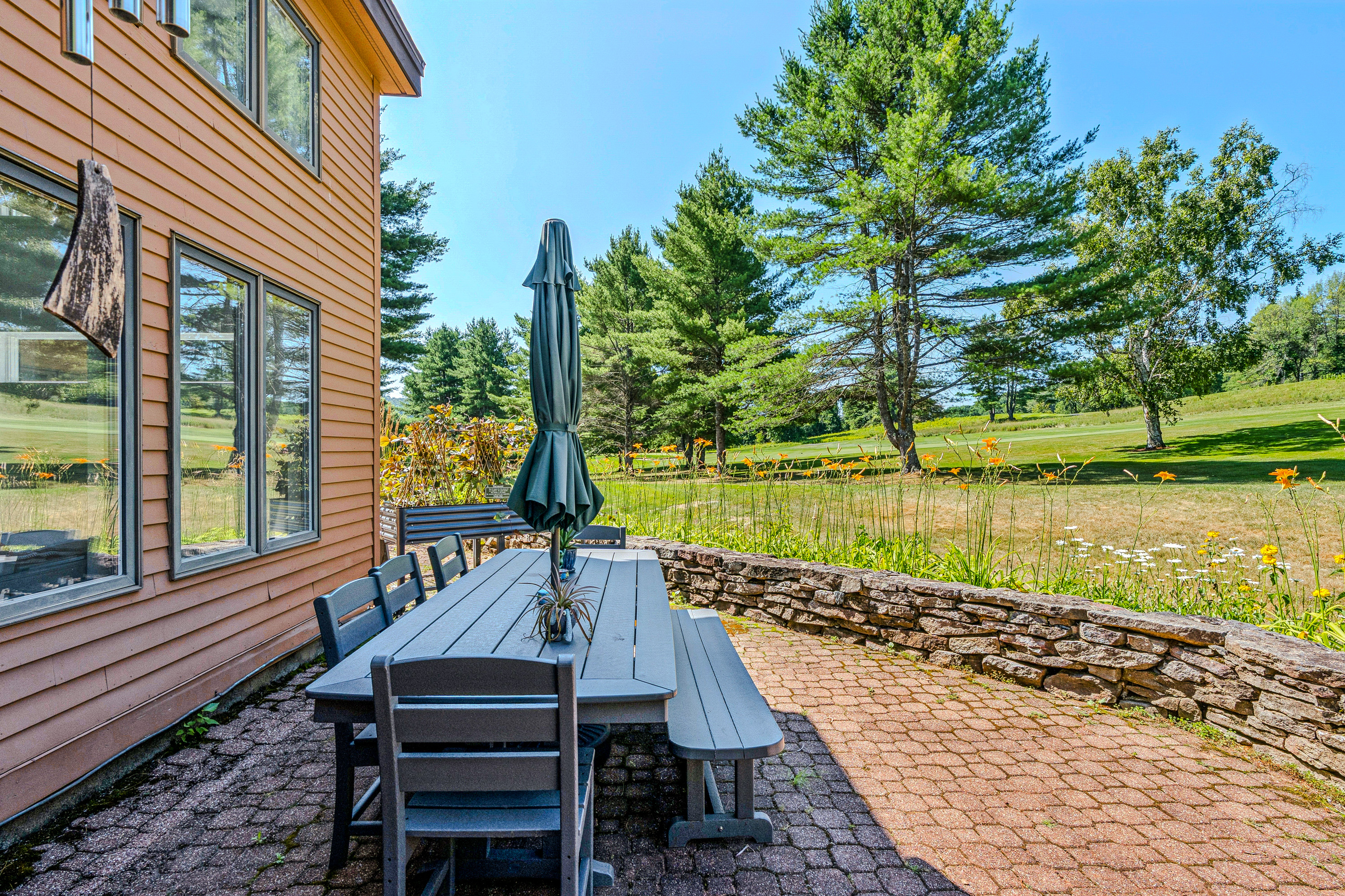 Patio Condo Overlooking Highland Golf, Coach Road