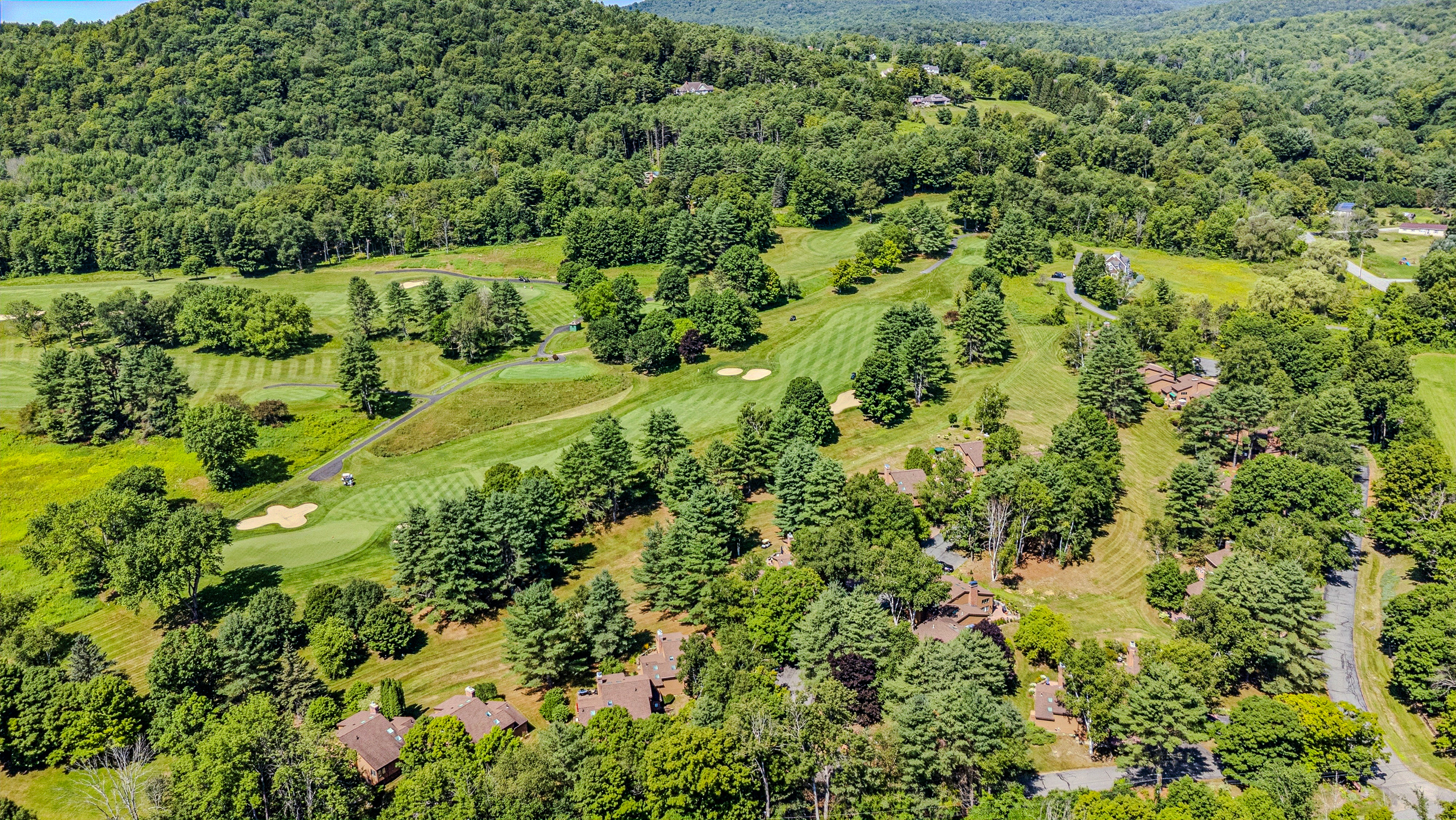 Patio Condo Overlooking Highland Golf, Coach Road